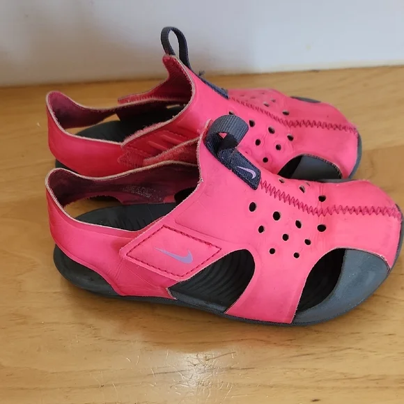 Nike Bright Pink Kids' Sandals - Picture 2 of 3